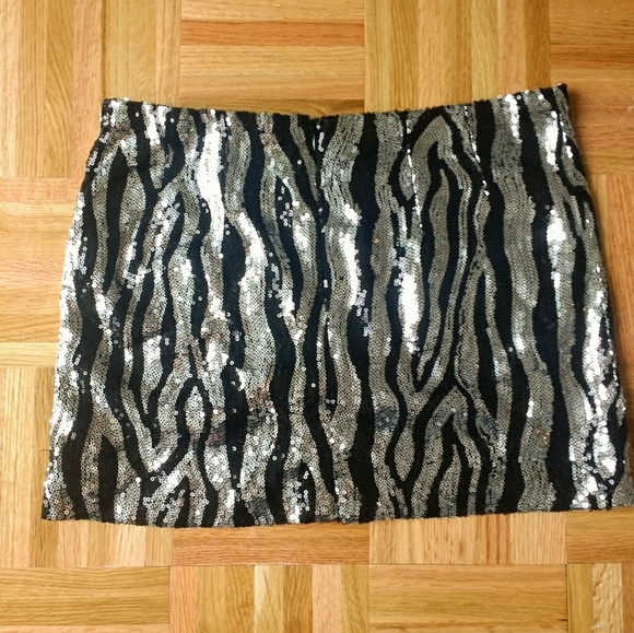 Buffalo David Bitton Black and Silver Sequin Skirt - Picture 2 of 3